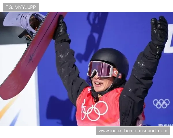 花样滑冰男神跳跃爆炸，裁判直接给高分